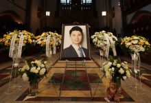 芝加哥遭枪杀中国留学生追悼会，“妈妈第一次出国是参加你的葬礼”-2021电话无限轰炸手机版-骚扰神器24小时轰炸免费-永久免费轰炸电话网页版